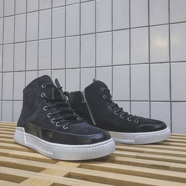 黑色白条运动裤+白色卫衣配什么鞋子_360问答