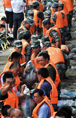 密集调整10名司令政委 武警部队为何动作这么