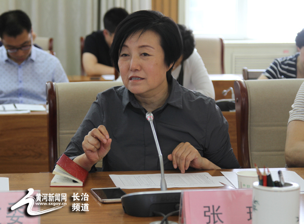 图为:张琼介绍《人说山西好风光》第二季长治赴吕梁竞演的要求,内容及