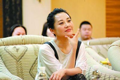 许晴换个发型气质没了,年龄蹭蹭长