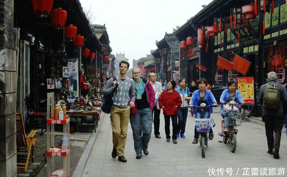 大多数在上海定居的日本人都是女性，她们主要的经济来源是什么?