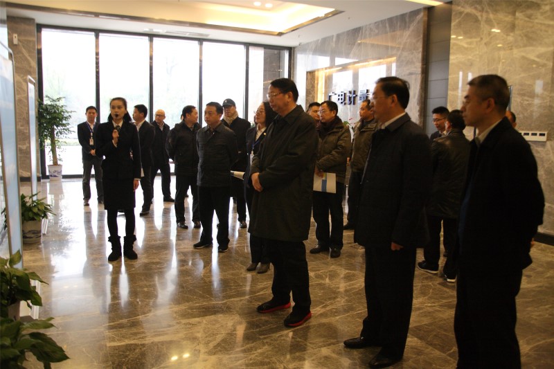 市政协主席会议成员视察质量强市建设工作