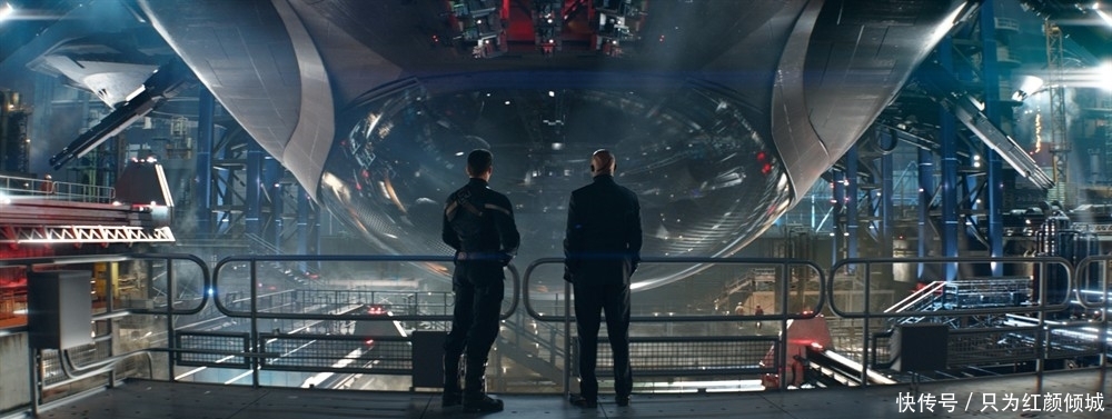 4》中美队回到过去变成凡人,早在《美国队长2