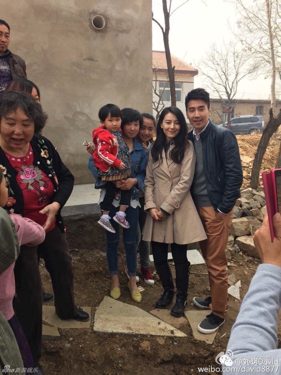 罗晋扛锄头易烊千玺钓鱼 明星回农村老家接地气