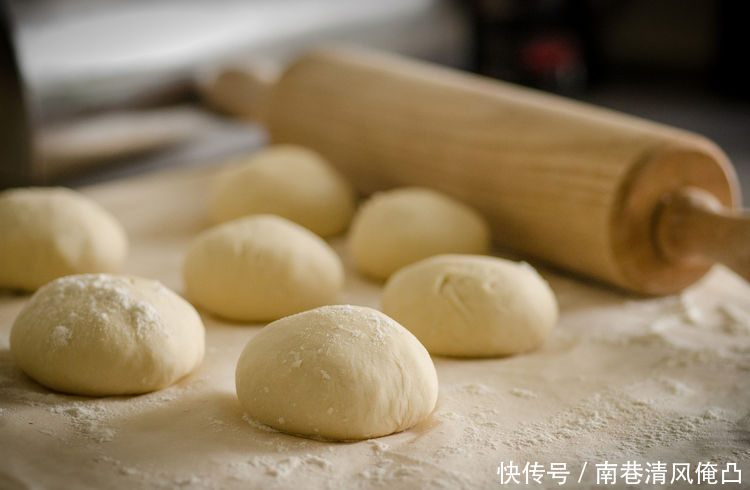 同样是蒸馒头,为什么馒头铺里的馒头又白又好