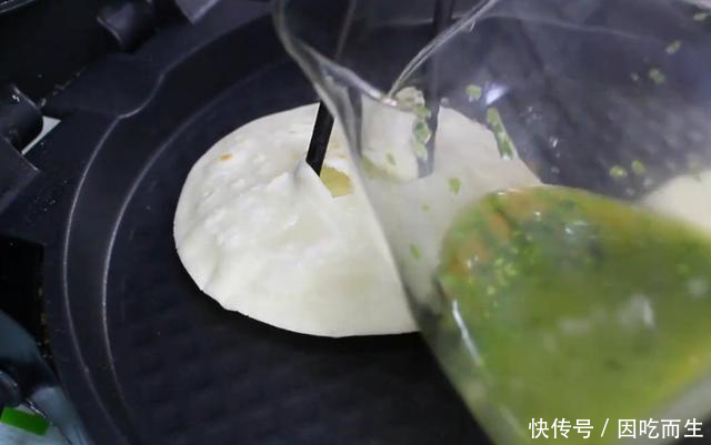 自制新鸡蛋灌饼,皮薄馅多,方法简单,比街上的好