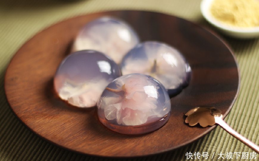 樱花水信玄饼的做法其实很简单,晶莹剔透,我都