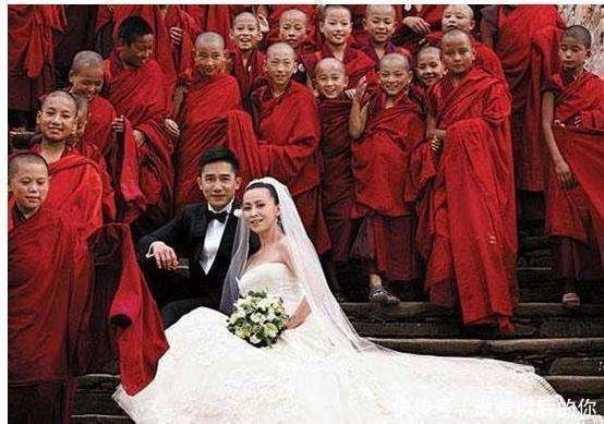 明星们的聘礼, 李家诚赠1个亿, 黄有龙赠两豪宅