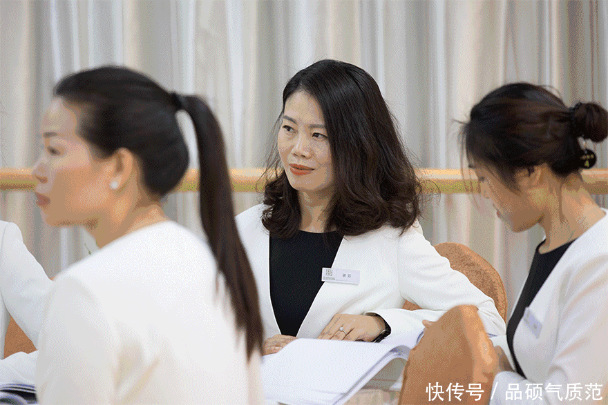 讲师形体祖国班|残酷翻篇,即是温柔初中说歌唱课稿礼仪图片