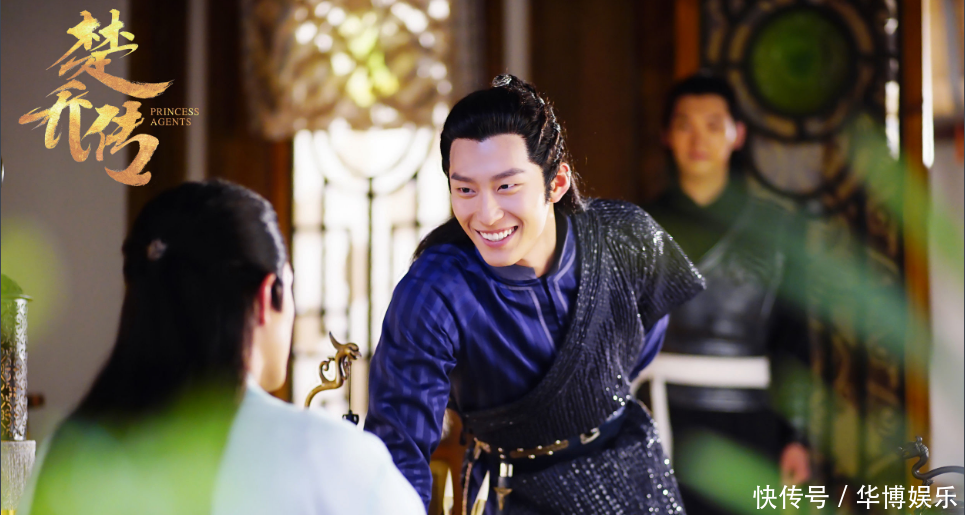 窦骁英俊年华演楚乔传的燕洵世子,帅气迷人,笑
