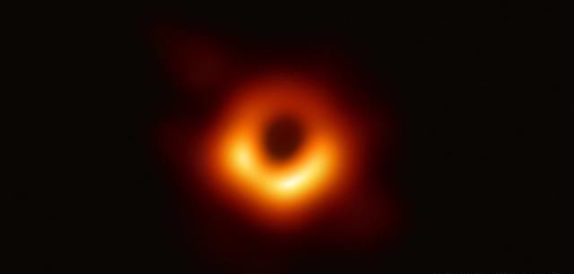 向科学工作者致敬!天文学家捕获的首张黑洞照