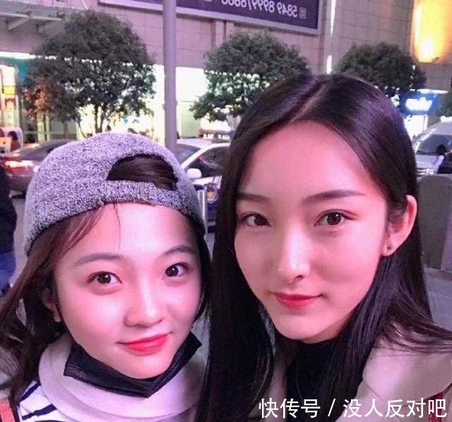 林妙可瘦出尖下巴合照抢着站中间! 关晓彤买菜