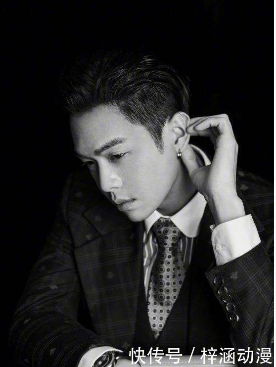 张若昀微博终于回应,没提唐艺昕只说7个字,网