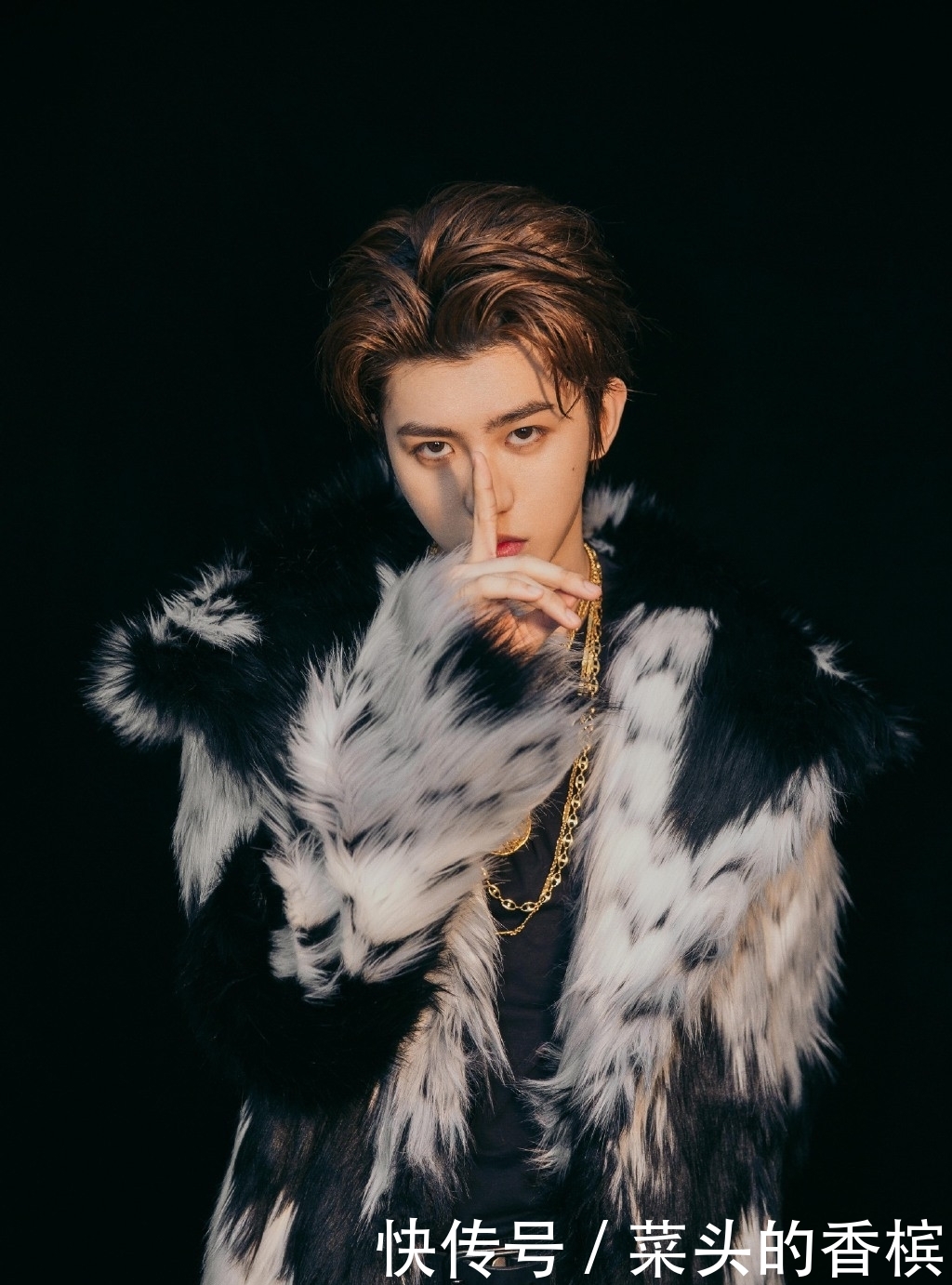 LEVI'S让蔡徐坤做代言人大赚,牛仔外套和裤子