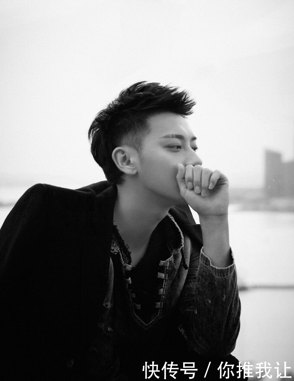 黄子韬恋爱了吗?别开玩笑了,工作人员和阿姨都