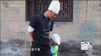 而且啊,上一次jasper还咬春哥的手来挑衅他呀!