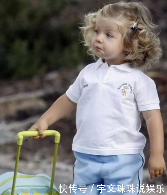 西班牙公主姐妹双腿精!国王爸爸宠溺,中文说得