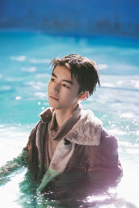 王俊凯放大招湿身诱惑 《天坑》终杀青江湖再见!