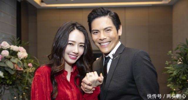向太晒向佐求婚郭碧婷照片,称:纸包不住火,期待