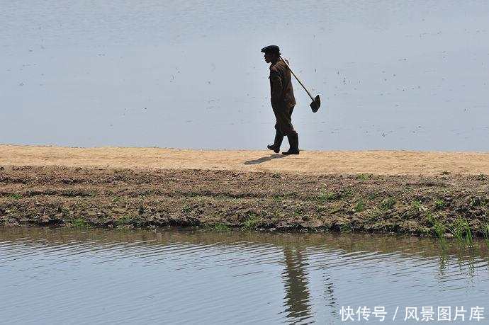 走进朝鲜：朝鲜人走路很有意思，心态流露！