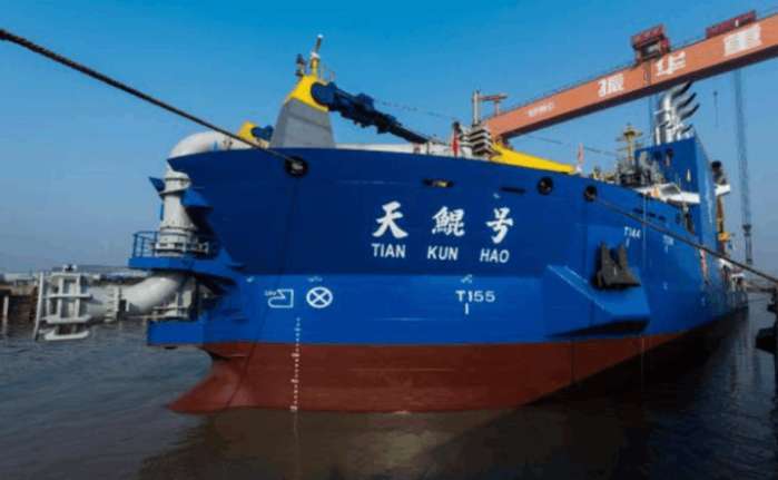 中国又创下造岛利器,排水量1.7万吨,1小时挖泥