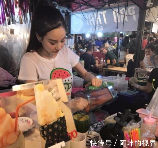 西施走红,肤白貌美,顾客大多都是为她而来的中