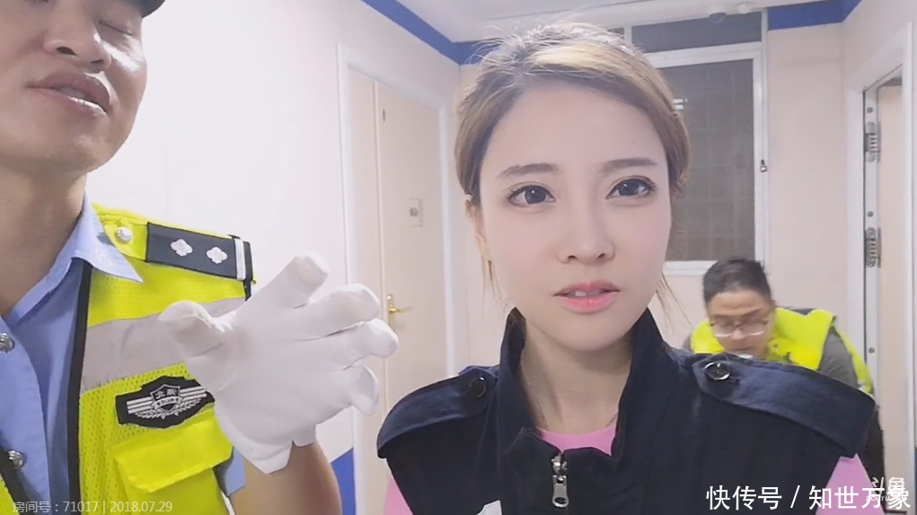 正能量主播!冯提莫直播查酒驾节目,交警做科普