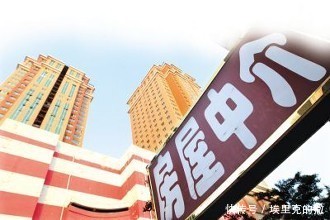 房子托管给房屋中介,十平米房被隔成三间-钱比