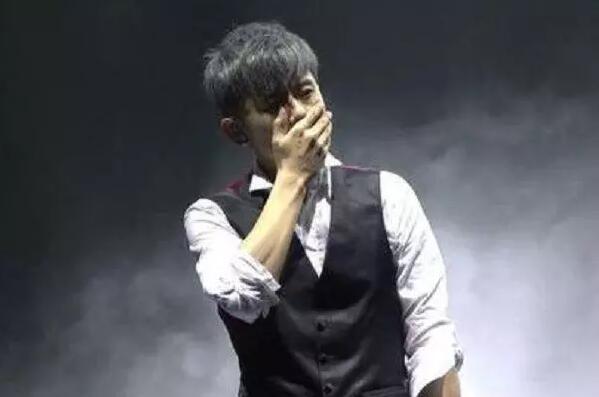 张杰每次在演唱会上都会痛哭，知道原因后，粉丝纷纷不淡定了！