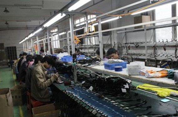 暑假工的女大学生,为何进厂也不去做更轻松的