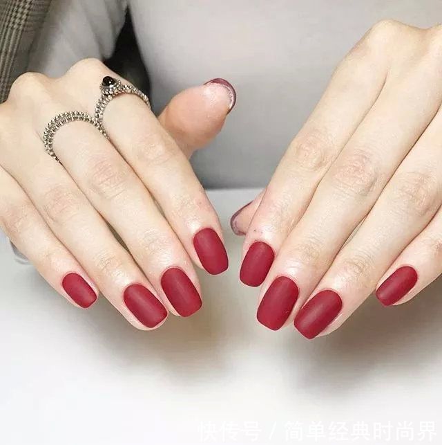 这个冬季,清单纯色美甲送给简单纯粹的你