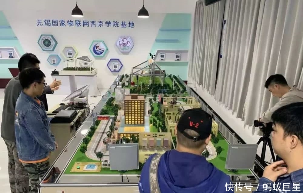 t01af8b24c0e32ba233.jpg?size=1000x637