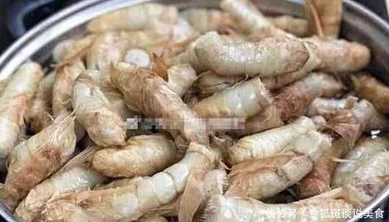 最近这个小吃真的是火到不行,一根才卖两元钱