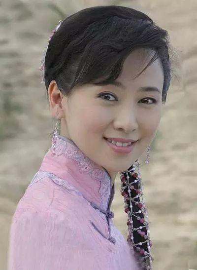 亚姐冠军曾为上位一脱成名 曾闪婚闪离 今收获