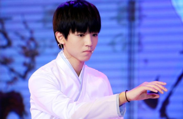 明星出道前做什么?李若彤做空姐被老外骚扰,王