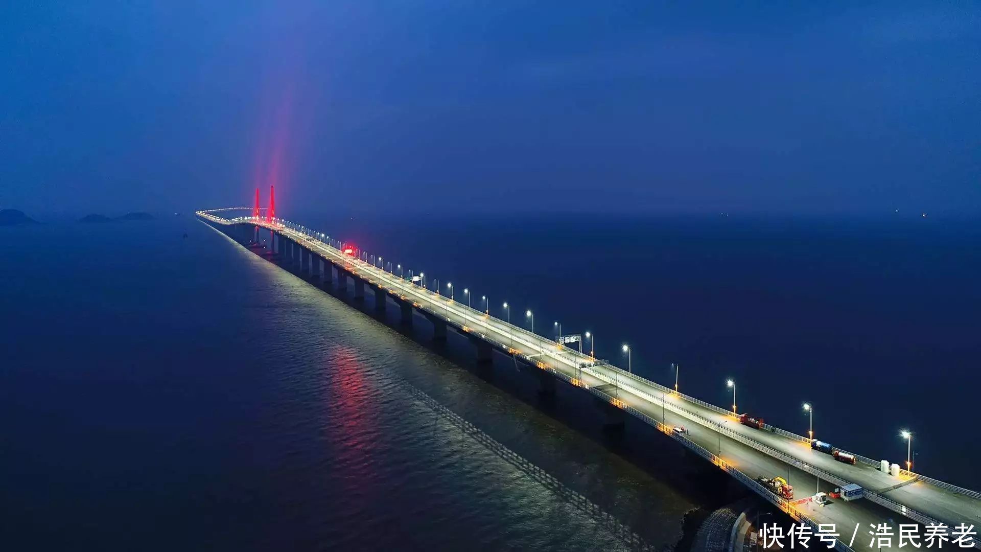 55公里的世界最长跨海大桥珠港澳大桥正式通
