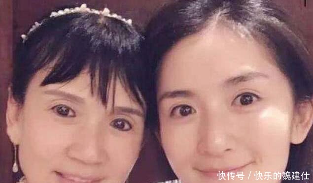 谢娜与父母同框,妈妈和女儿似姐妹,爸爸的鼻子