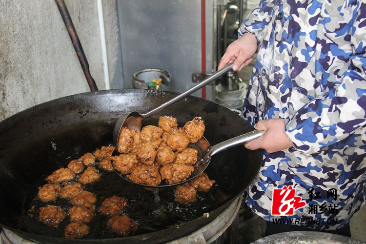 舌尖上的年味:黄灿传承的\"金石味道\"