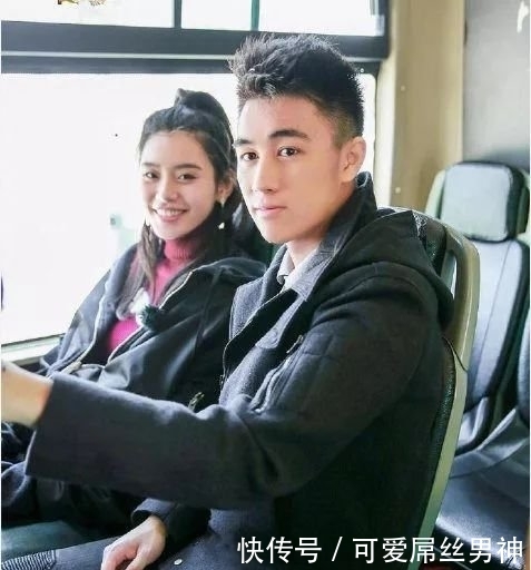 网友偶遇奚梦瑶和何猷君同游香港,两人看完电