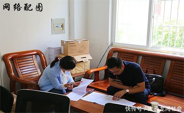 武汉一女子索要社保补贴时遭遇离奇一幕:上班