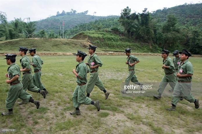 缅甸武装的战地生活:穿"中国军服"打游击