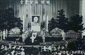 蒋介石出殡时珍贵照片,毛主席对蒋介石的死说了三个字,众人惊叹