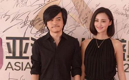 他曾和张歆艺交往7年，后与小15岁娇妻闪婚，出道35年却买不起房