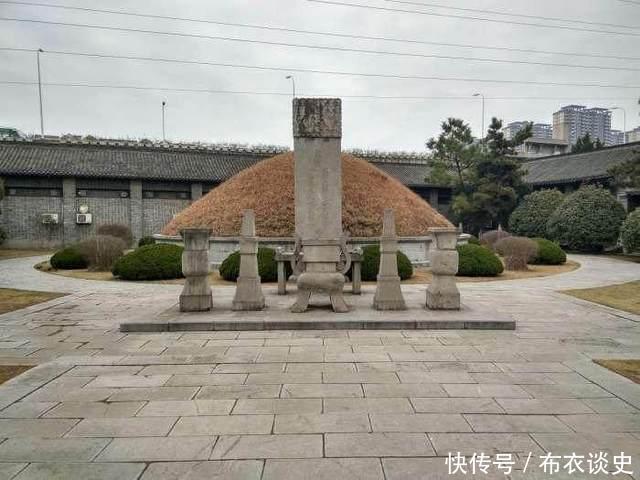 李鸿章墓被炸开，发现两块近30斤金砖，经专家鉴定后竟有意外发现