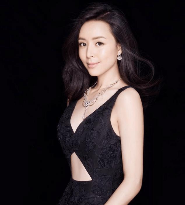 莫名其妙就不再红了的4位女星, 第一位惨遭封杀, 第三位深陷整容 百万发网址