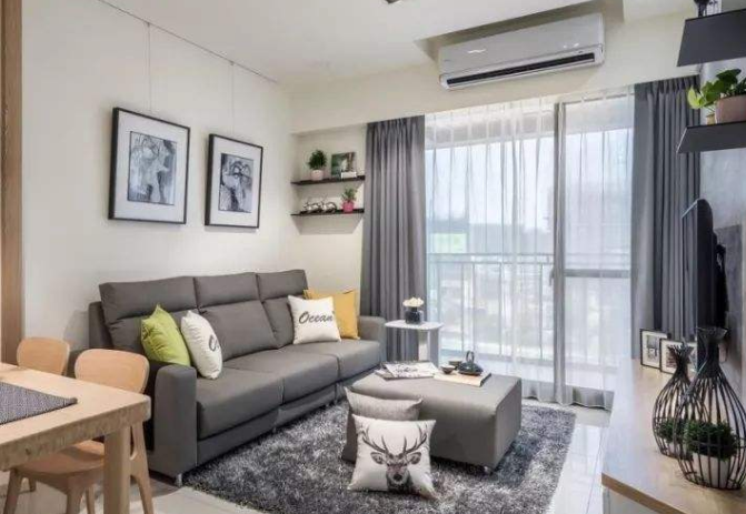 家里来客人, 5岁儿子来凑热闹, 妈妈尴尬地想钻