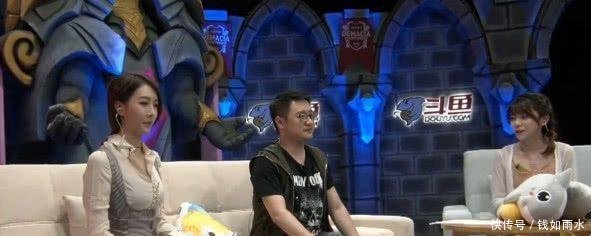 LOL德杯饺子君的大长腿火了,网友看个比赛都