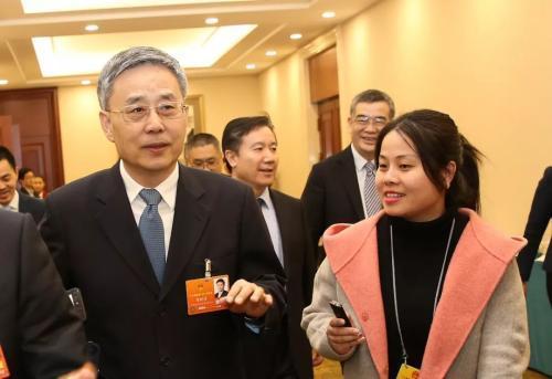 郭树清:银监会高度重视房地产风险 不能任其滋生泡沫