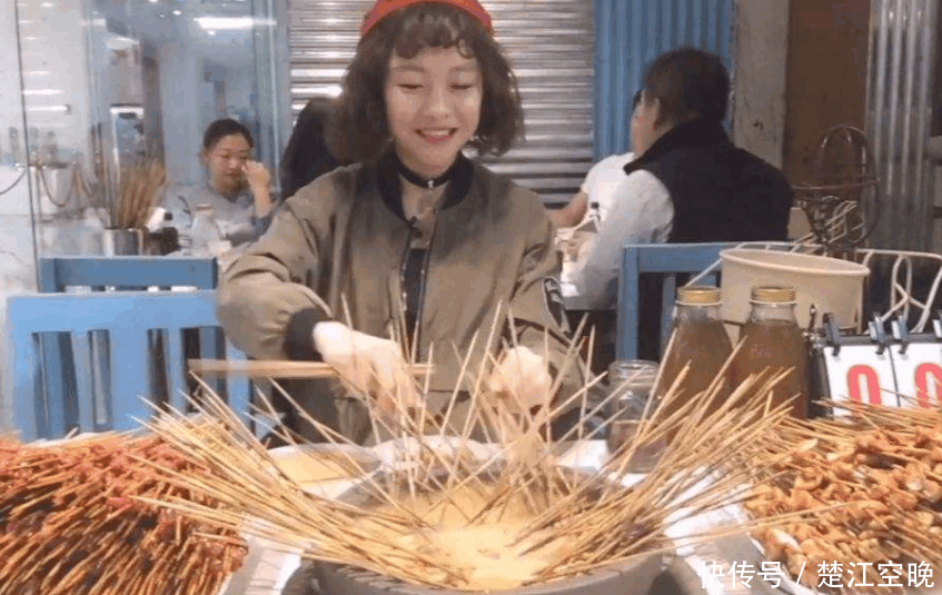 奇特美食之旅 四川成都麻辣兔头, 吃完后朋友