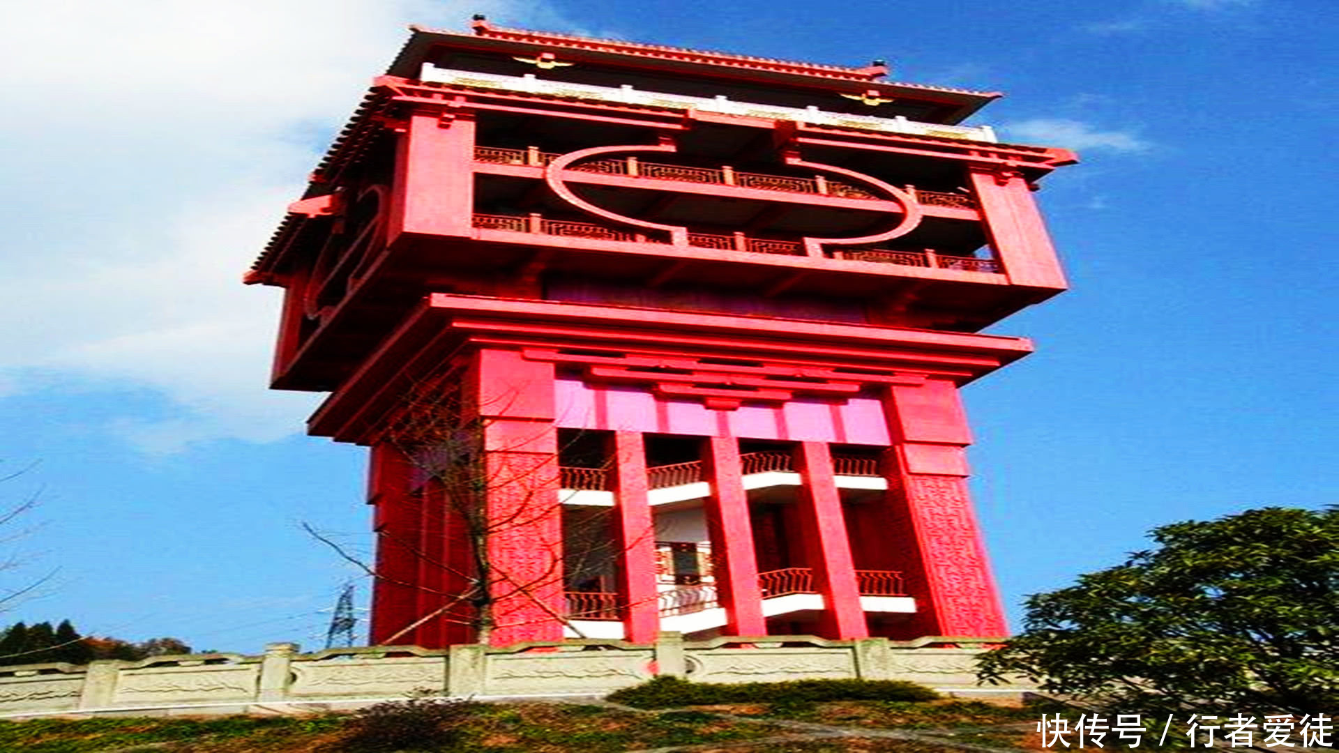 四川最大区,比半个自贡还大,接近0.2个成都,相当于0.3个眉山